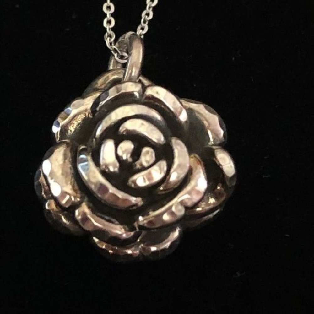 925 Sterling Silver 3D Rose Pendant and Necklace Womens Flower Feminine Pretty - Picture 5 of 6